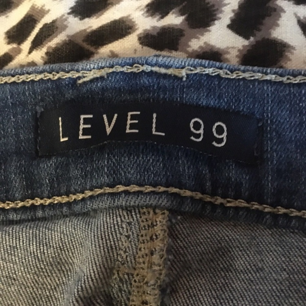 Distressed Jeans - Picture 4 of 5
